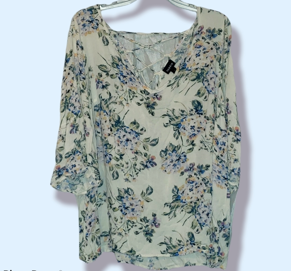 Torrid size 2 floral print gauze tie back blouse